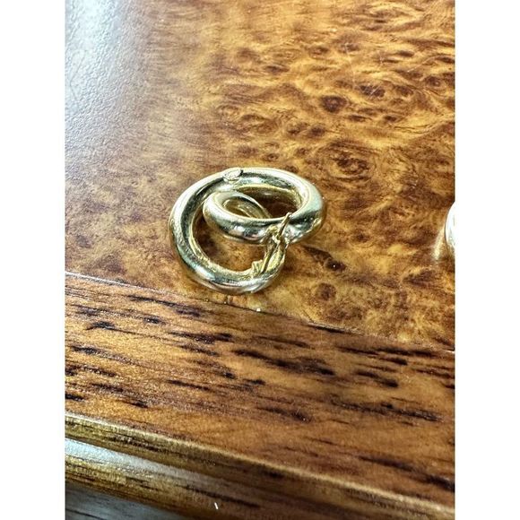 SOLD! Unique 14k yellow gold twist hoop earrings - Picture 2 of 8